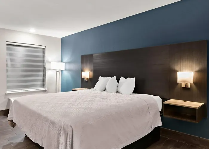 Econo Lodge Inn & Suites Laredo - Nuevo Laredo